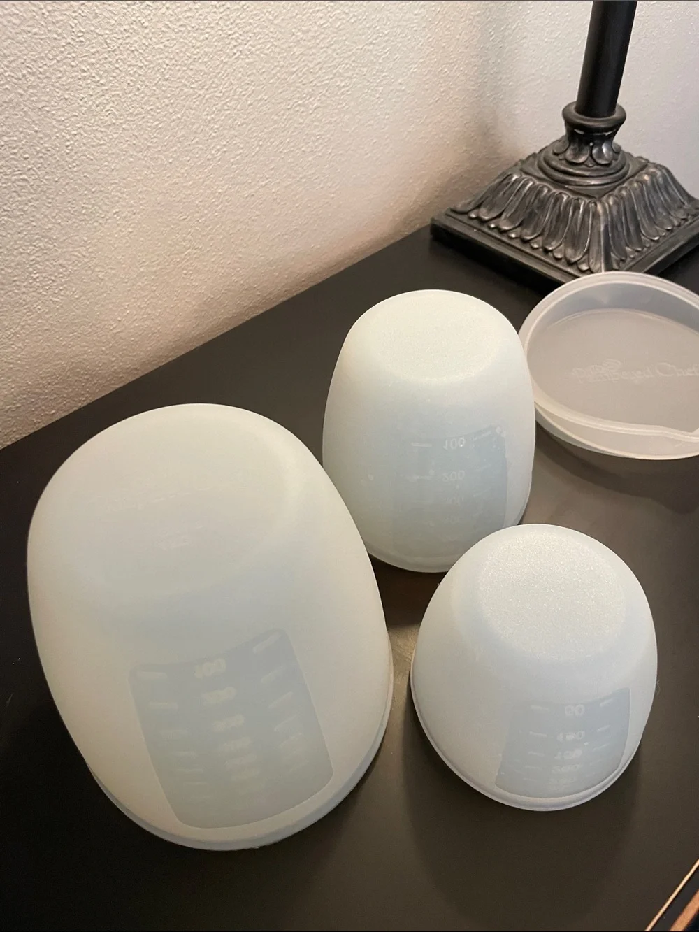 Like New The Pampered Chef Set of 3 Silicone Prep Measuring Bowls with Lids